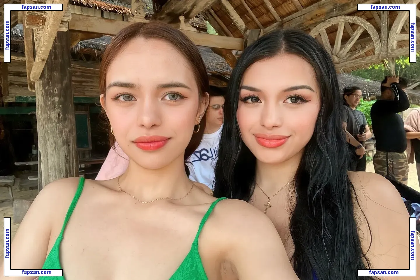 Escosis Sisters nude photo #0006 from OnlyFans