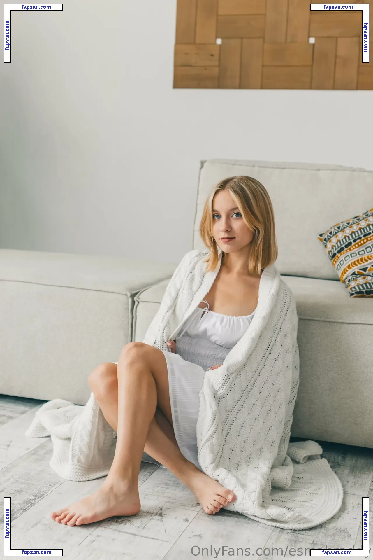 Esmabraddy nude photo #0010 from OnlyFans