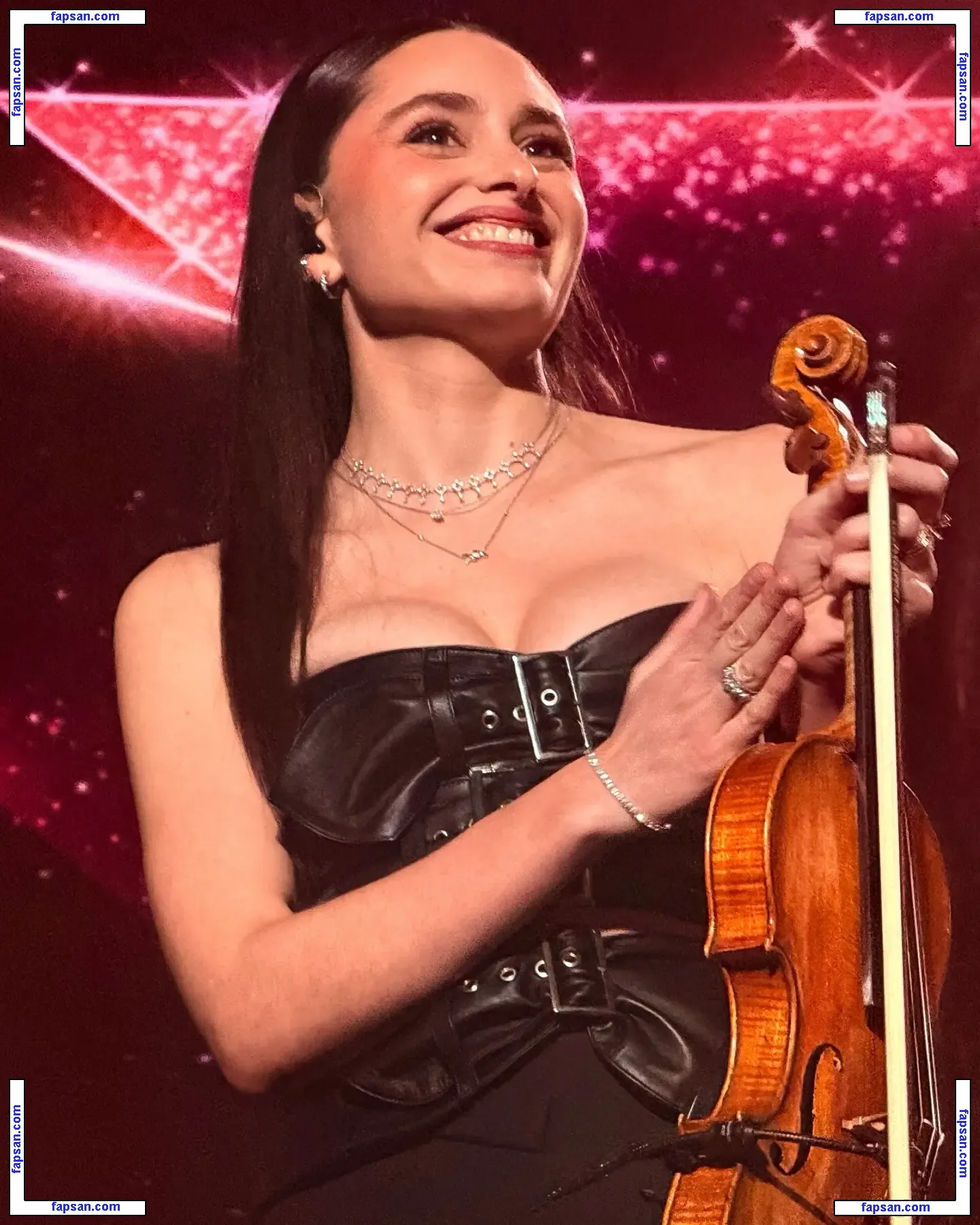 Esther Abrami голая фото #0013 с Онлифанс