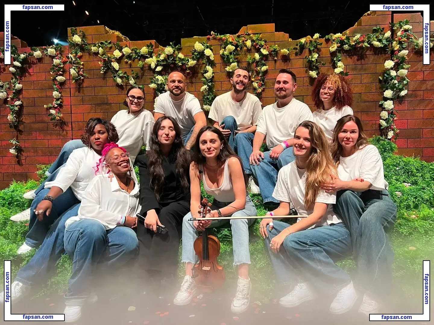 Esther Abrami голая фото #0018 с Онлифанс