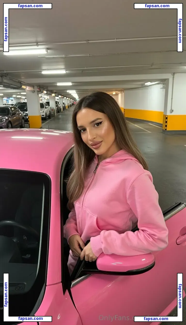 evachains nude photo #0002 from OnlyFans