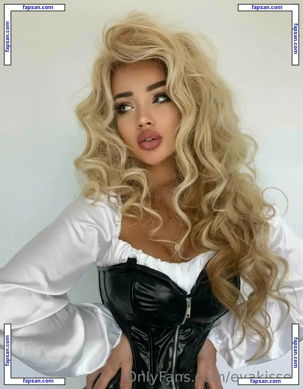 evakisses nude photo #0003 from OnlyFans