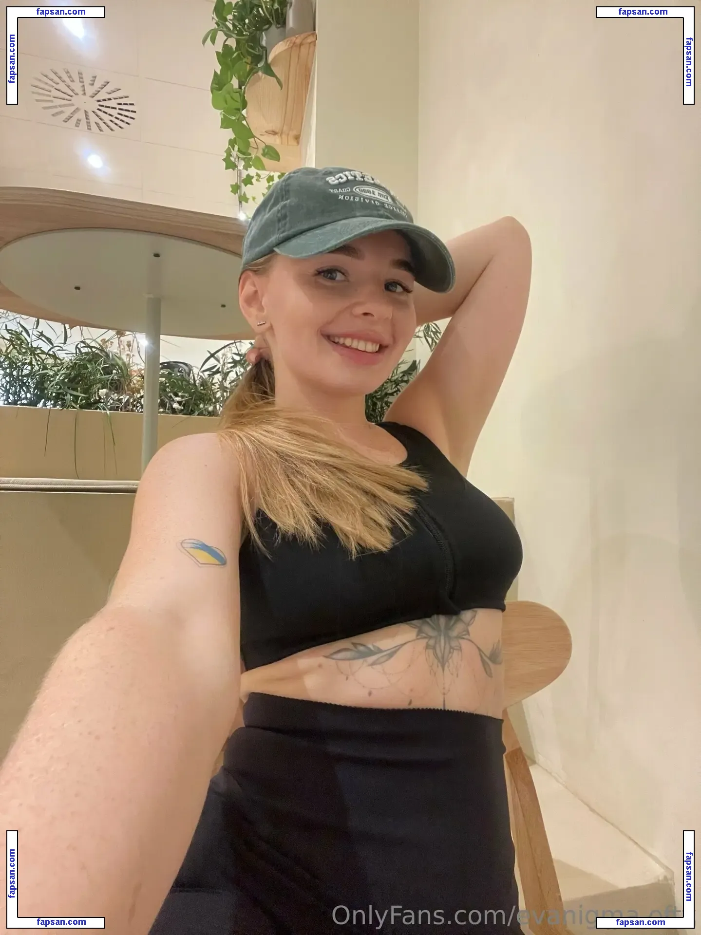 evanigma.oftv nude photo #0002 from OnlyFans