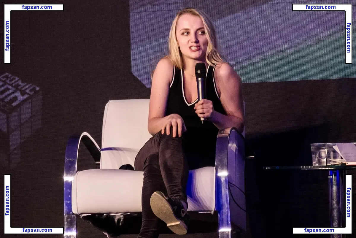 Evanna Lynch голая фото #0111 с Онлифанс