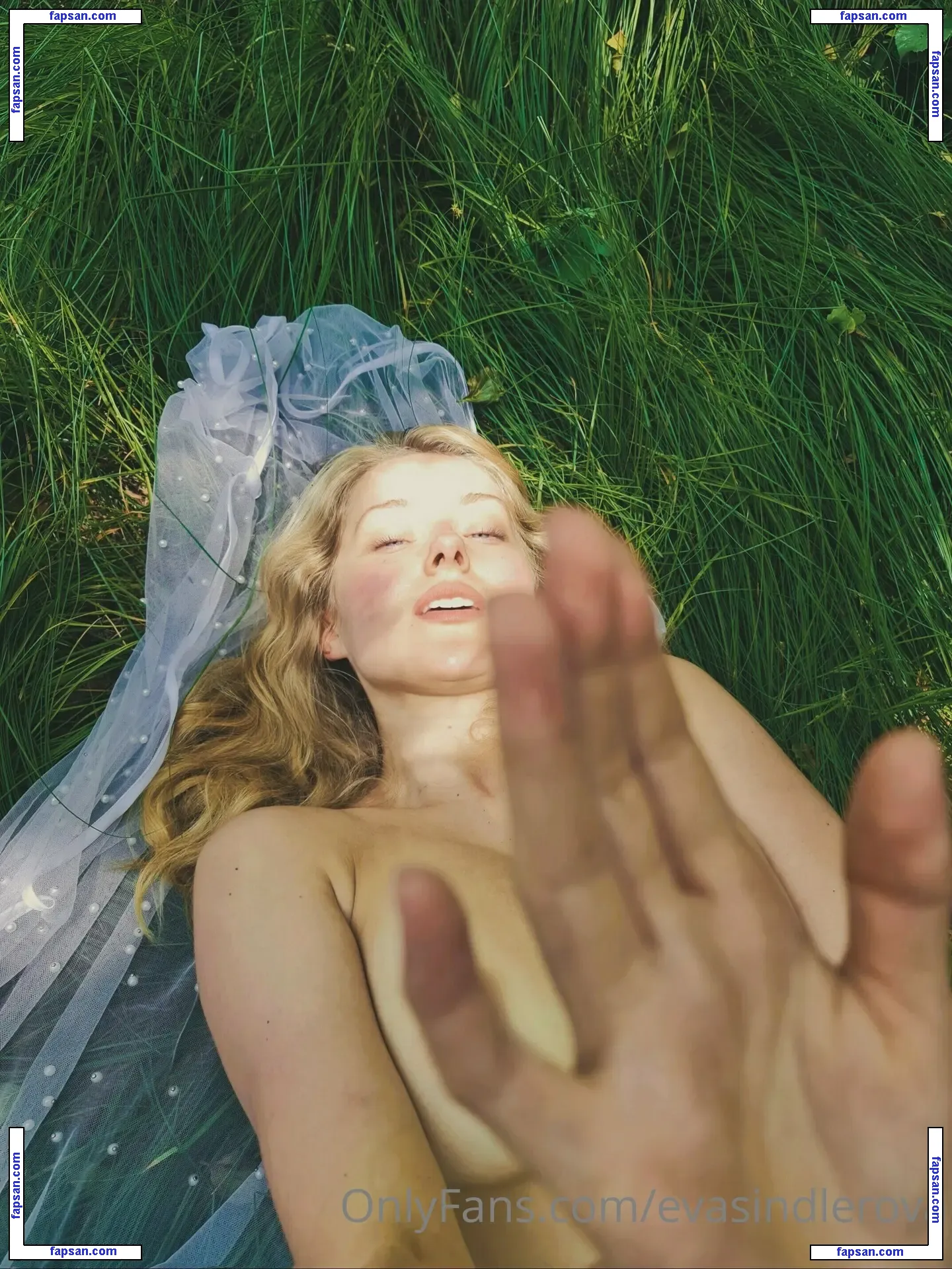 evasindlerova nude photo #0083 from OnlyFans