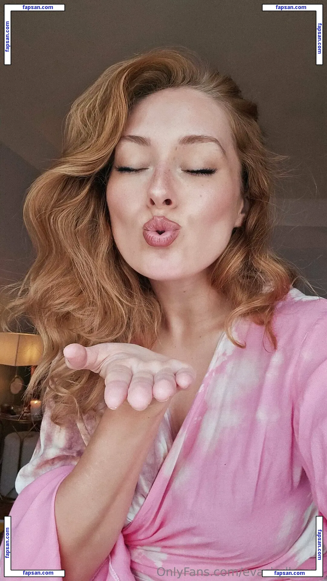 evasindlerova nude photo #0109 from OnlyFans