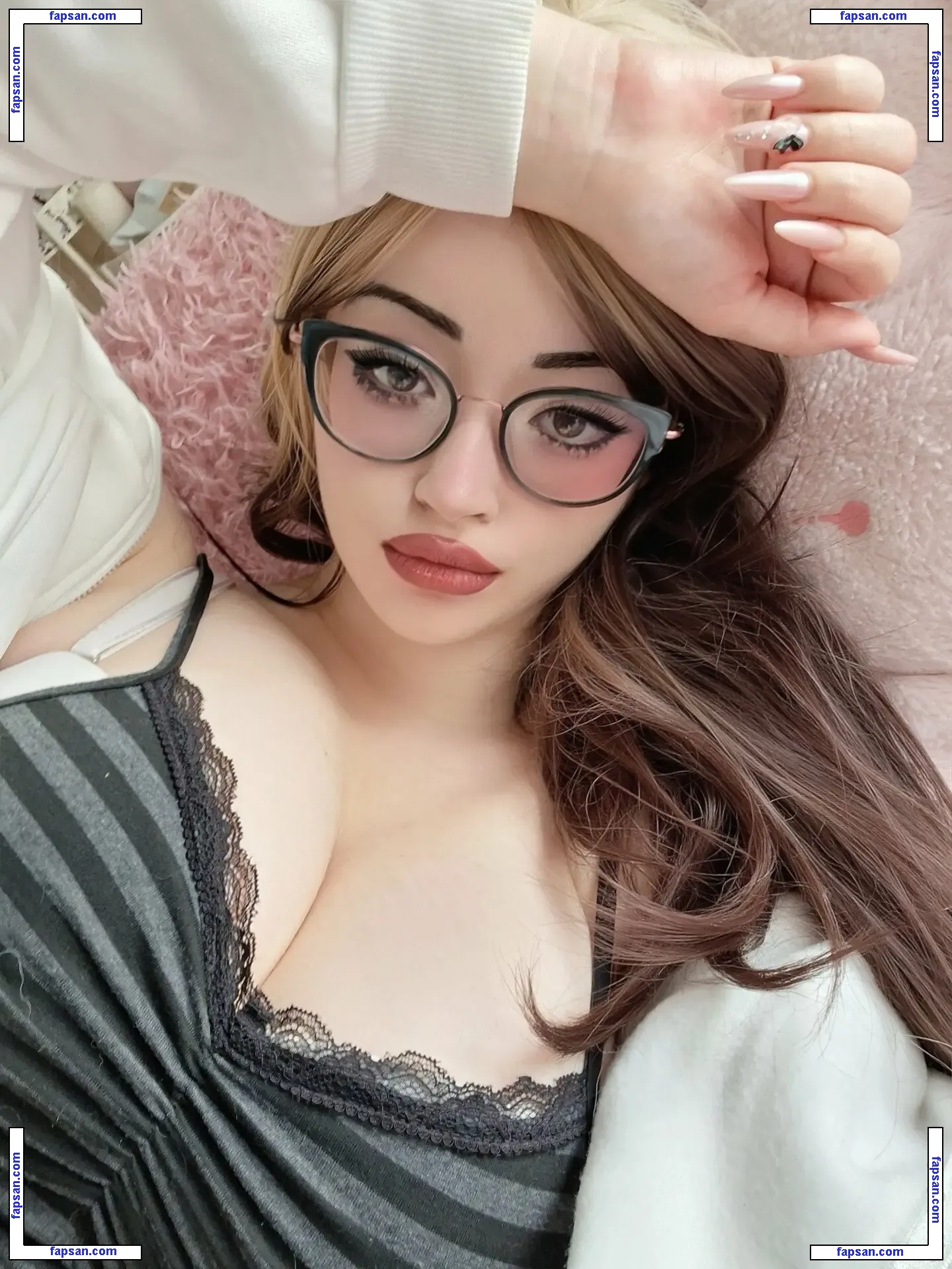 eveisbed голая фото #0024 с Онлифанс