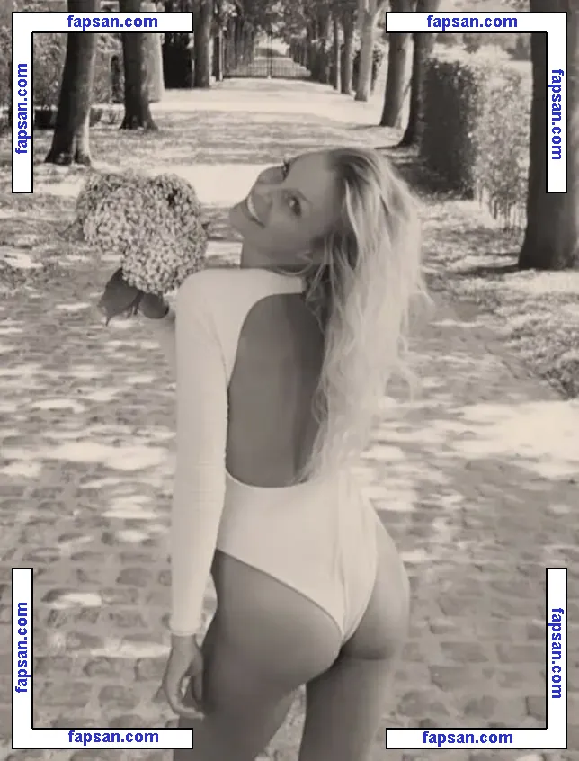 Evy delaey nude photo #0003 from OnlyFans