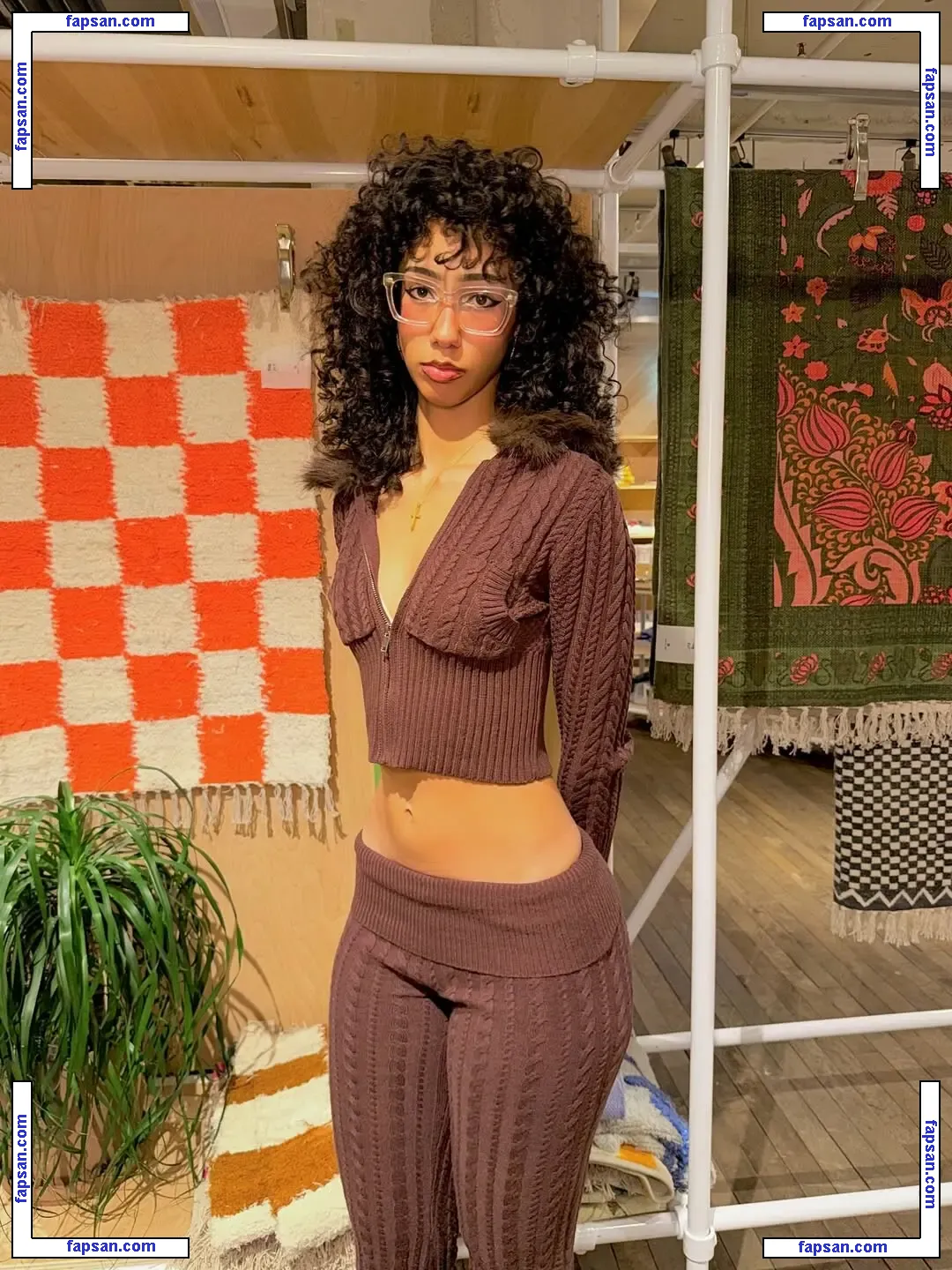 ewmxt голая фото #0094 с Онлифанс