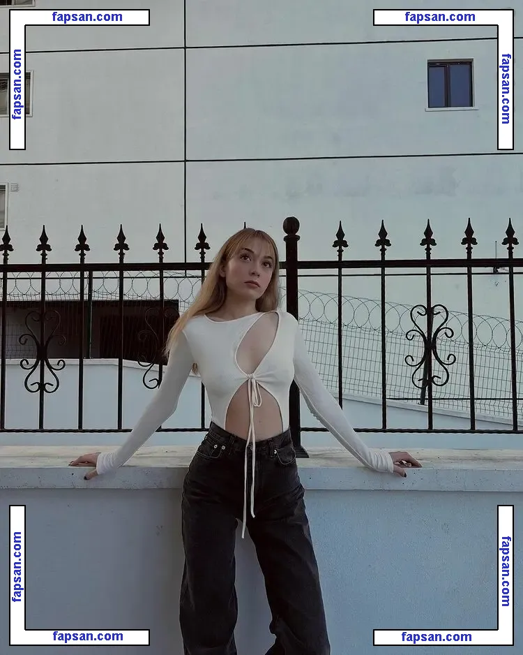 Ezgi Kasapcopur nude photo #0011 from OnlyFans