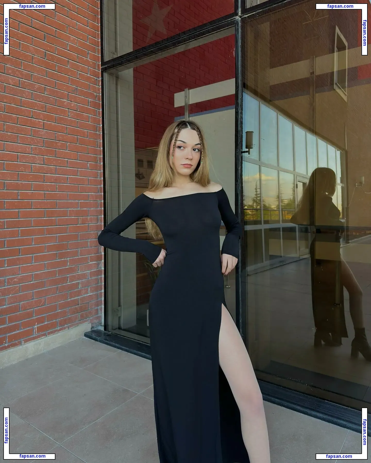 Ezgi Kasapcopur nude photo #0025 from OnlyFans