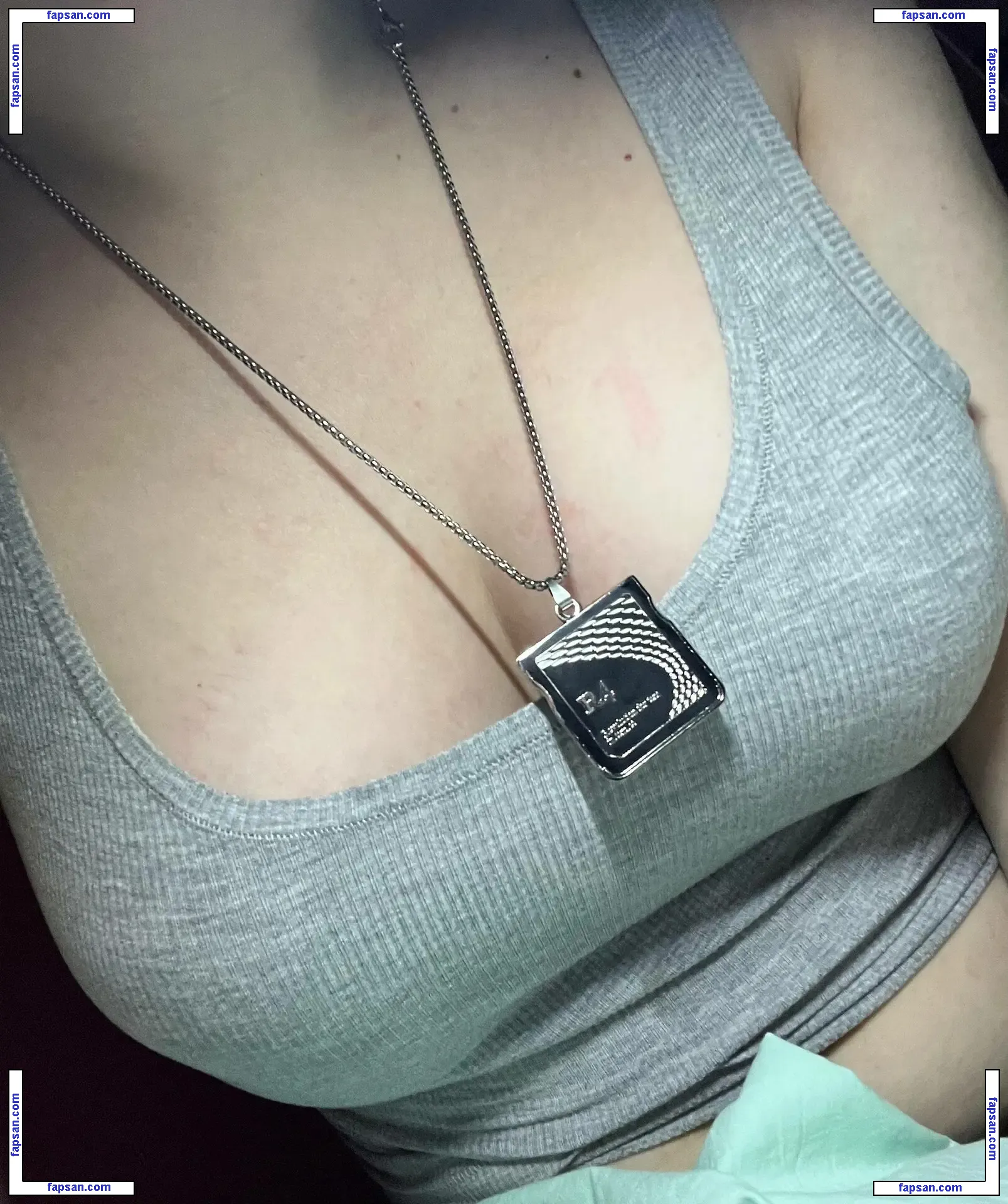 F4micom голая фото #0002 с Онлифанс