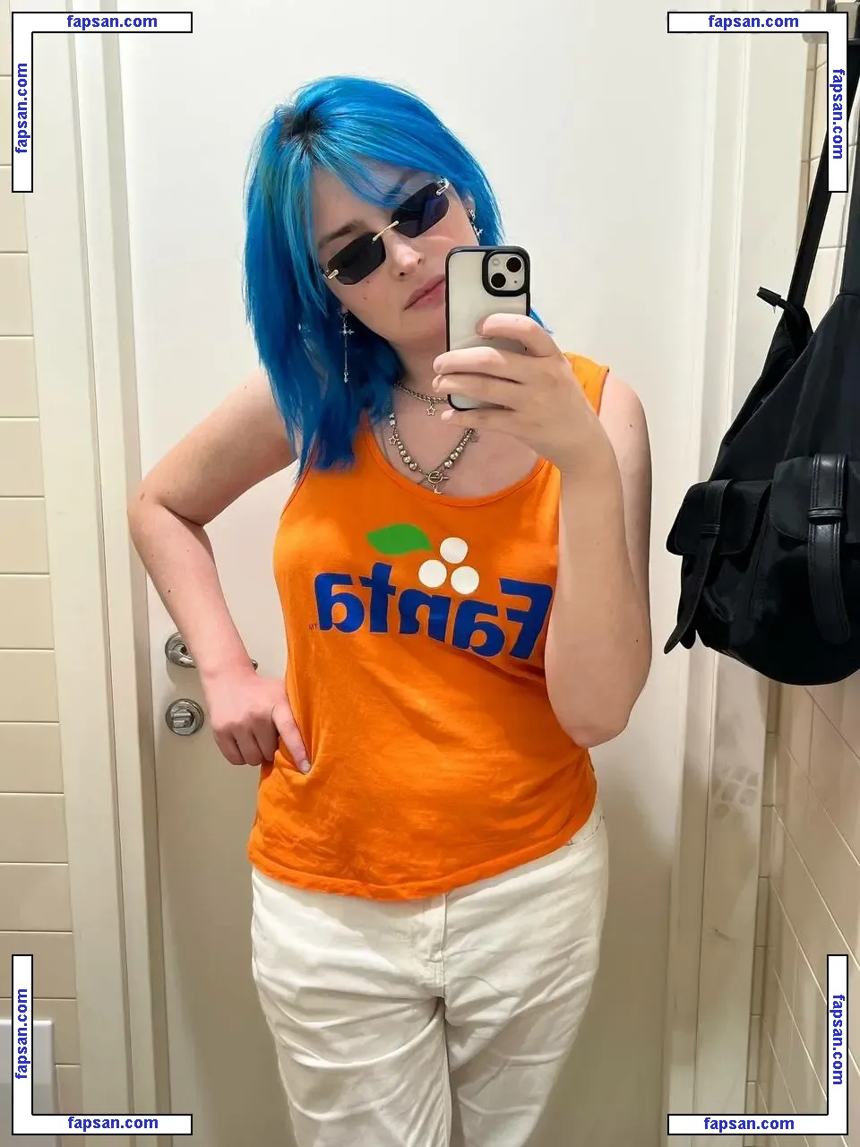 F4micom голая фото #0003 с Онлифанс