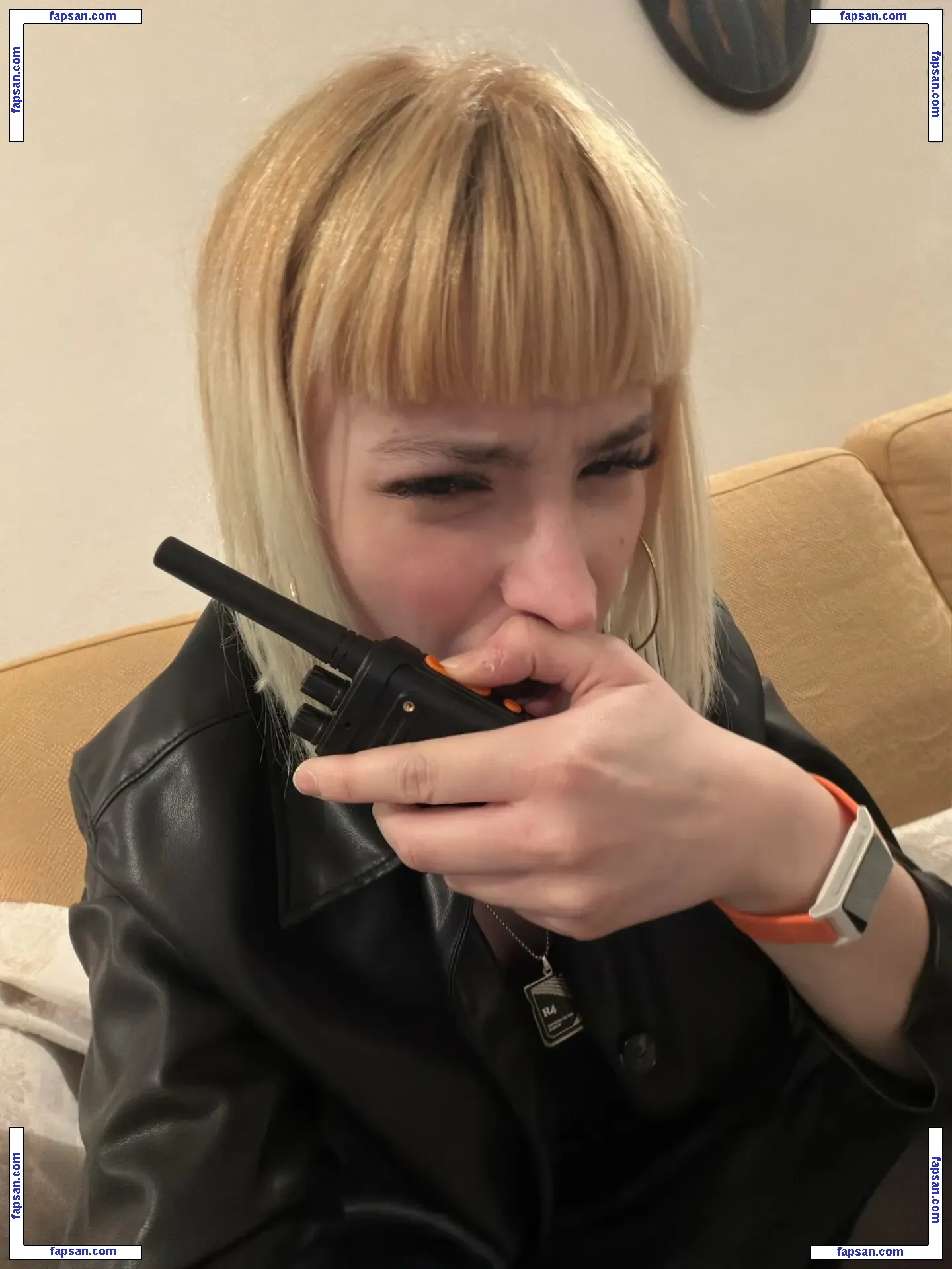 F4micom голая фото #0004 с Онлифанс