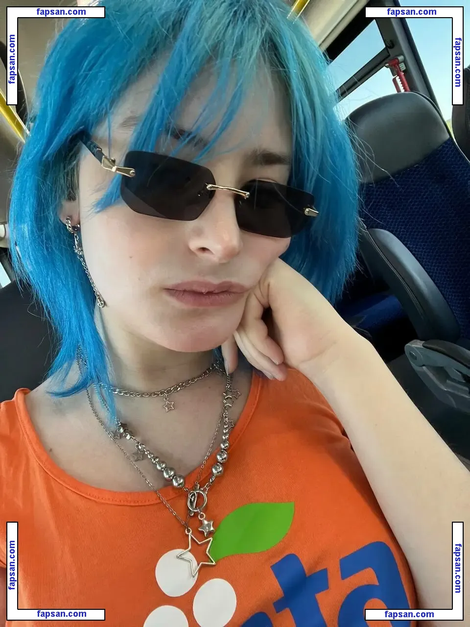 F4micom голая фото #0005 с Онлифанс