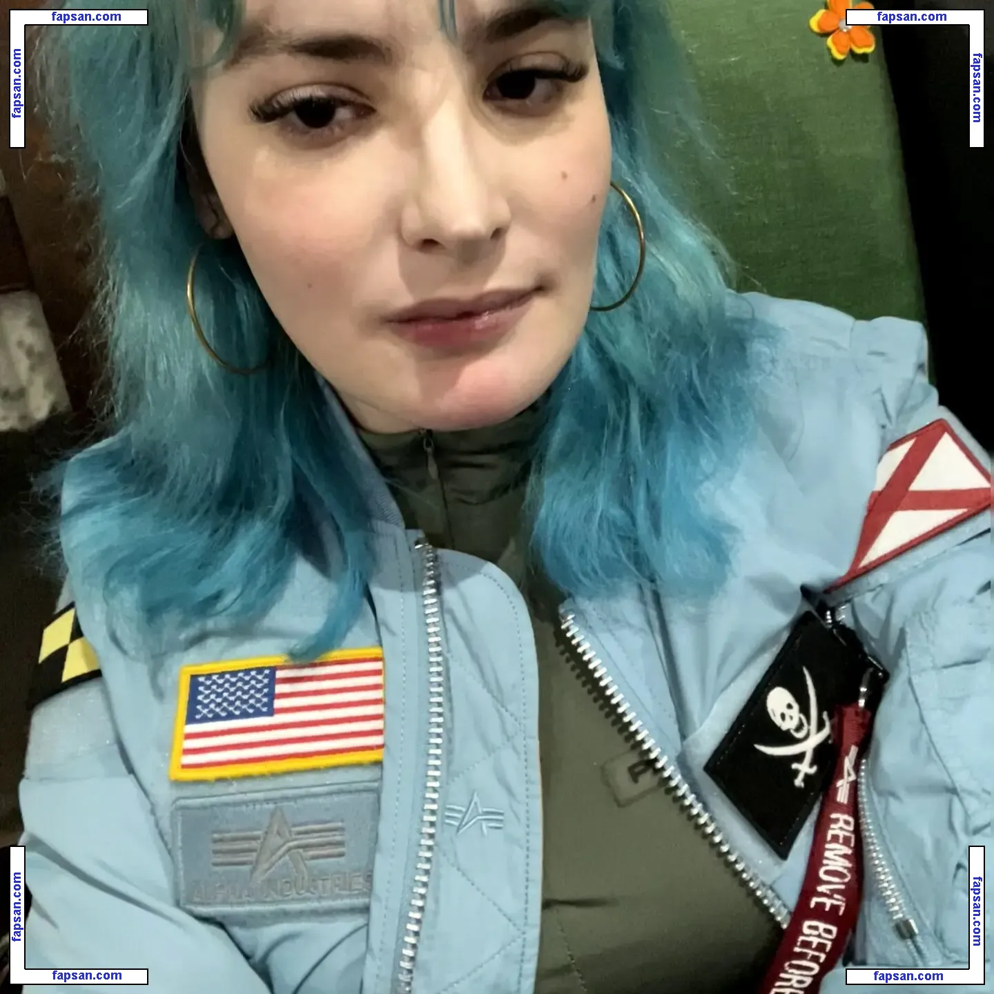 F4micom голая фото #0006 с Онлифанс