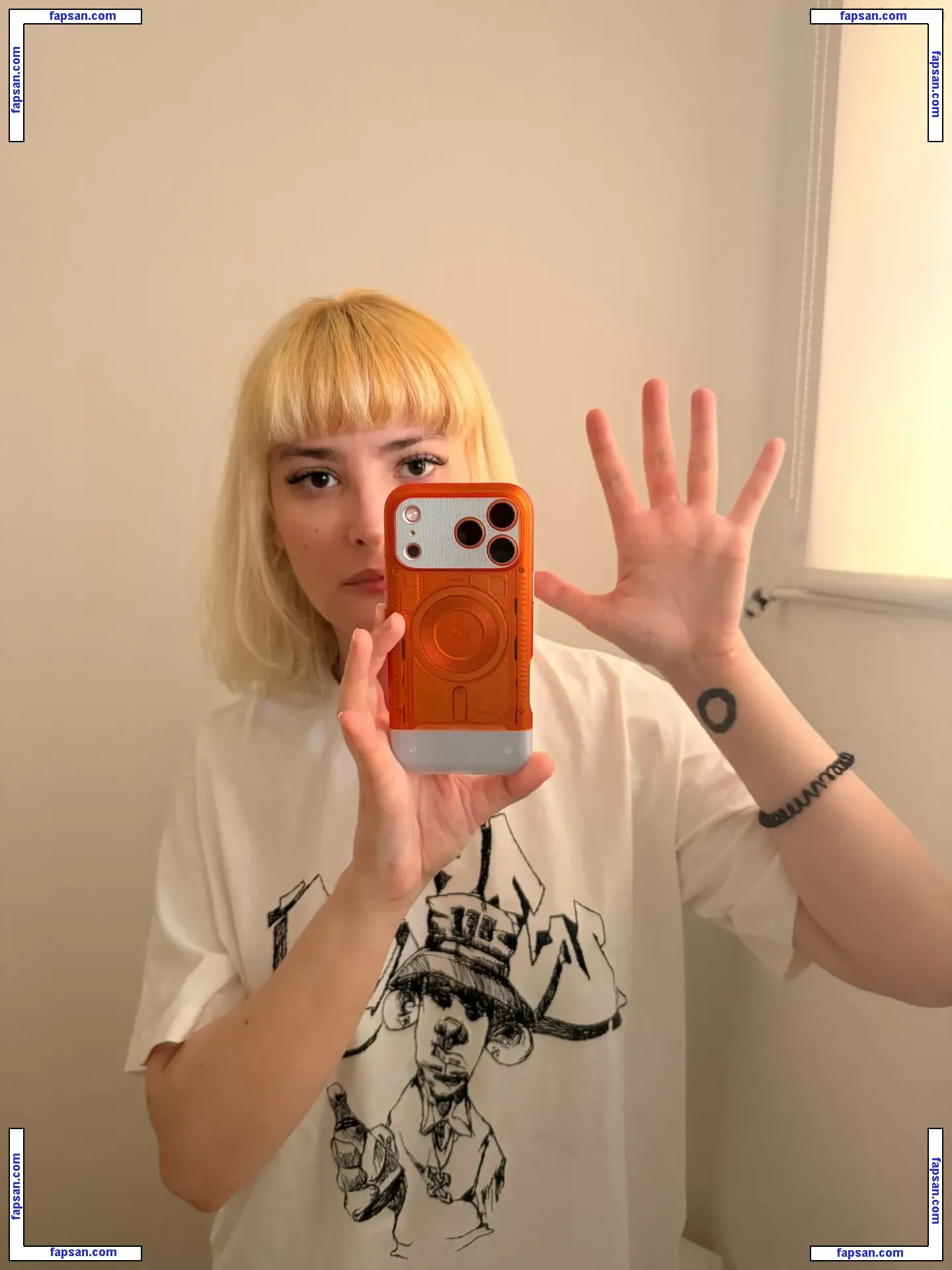 F4micom голая фото #0007 с Онлифанс