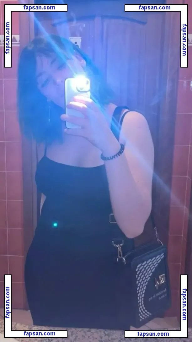 F4micom голая фото #0010 с Онлифанс