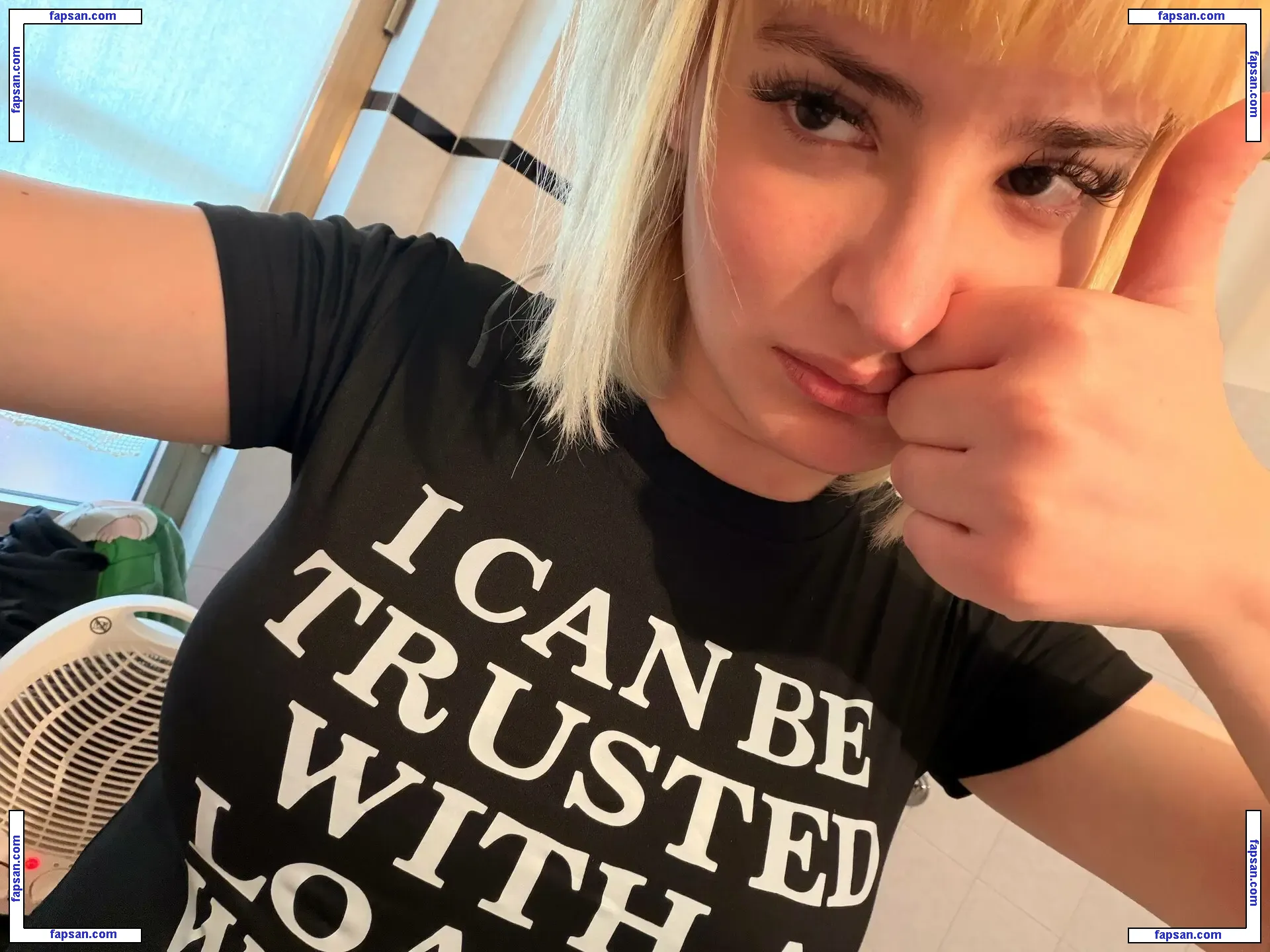 F4micom голая фото #0011 с Онлифанс