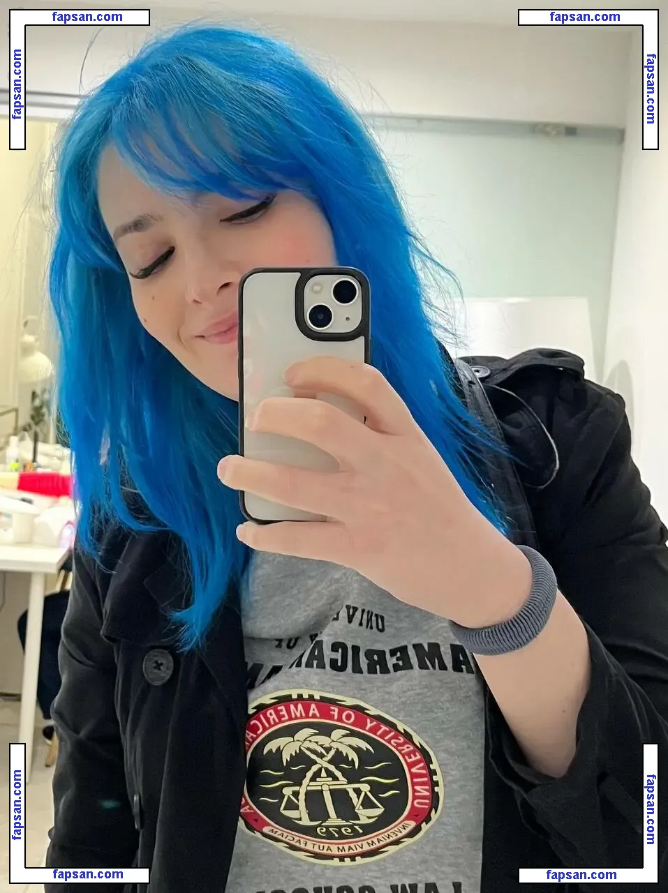 F4micom голая фото #0012 с Онлифанс