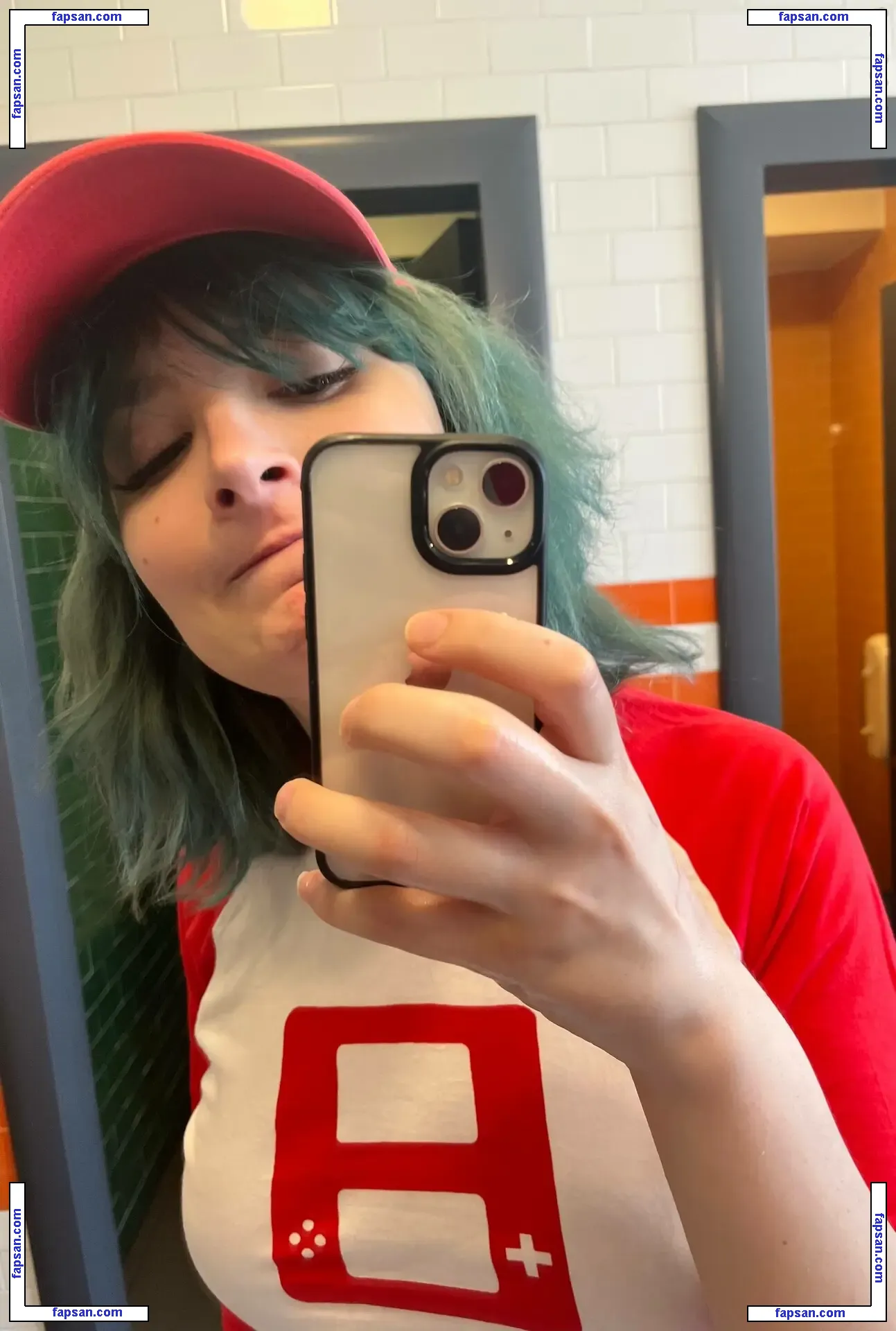 F4micom голая фото #0018 с Онлифанс