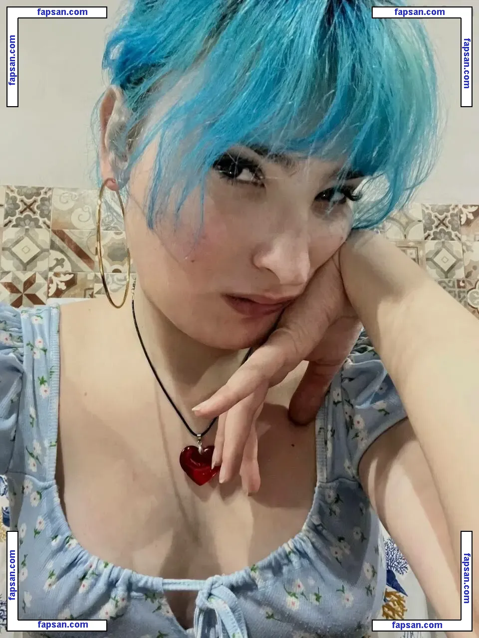 F4micom голая фото #0020 с Онлифанс