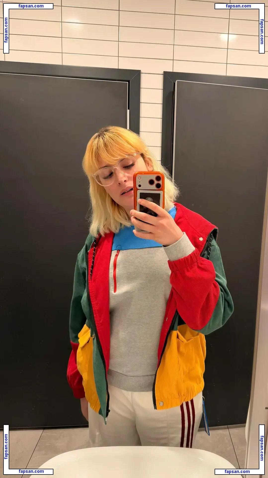 F4micom голая фото #0021 с Онлифанс