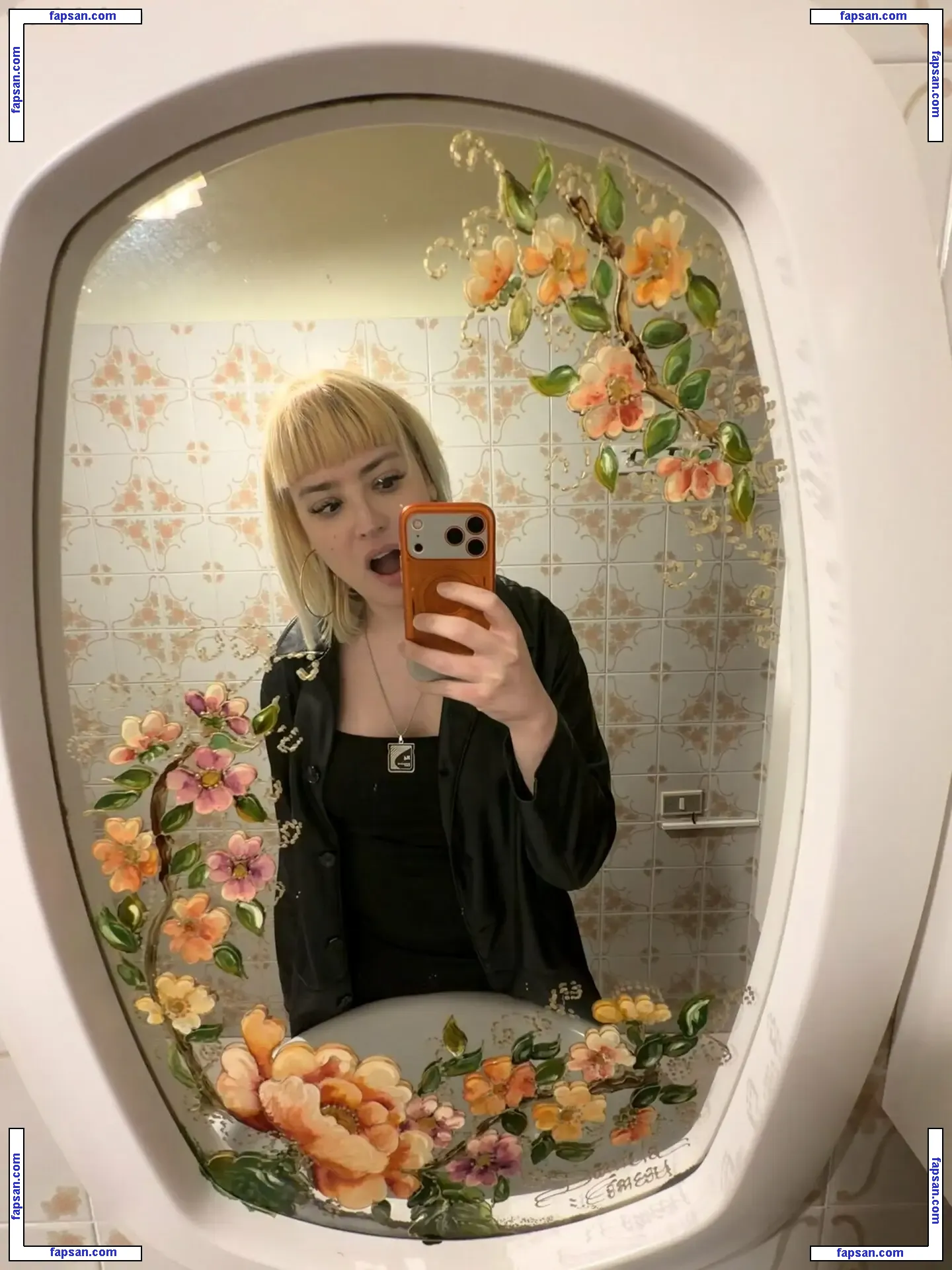 F4micom голая фото #0022 с Онлифанс