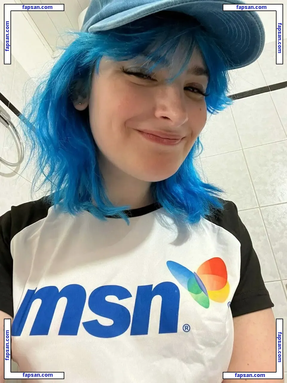 F4micom голая фото #0023 с Онлифанс