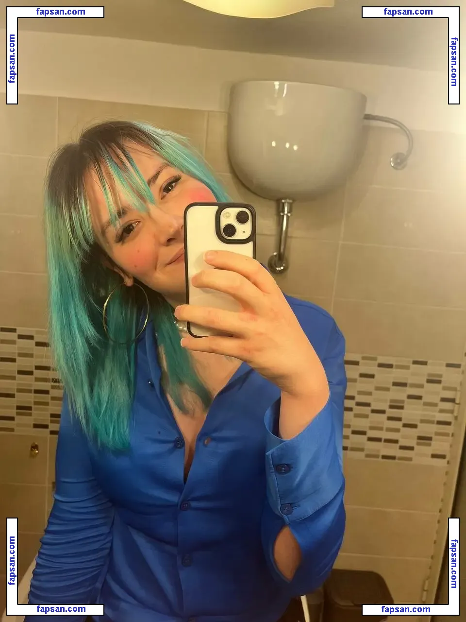 F4micom голая фото #0024 с Онлифанс