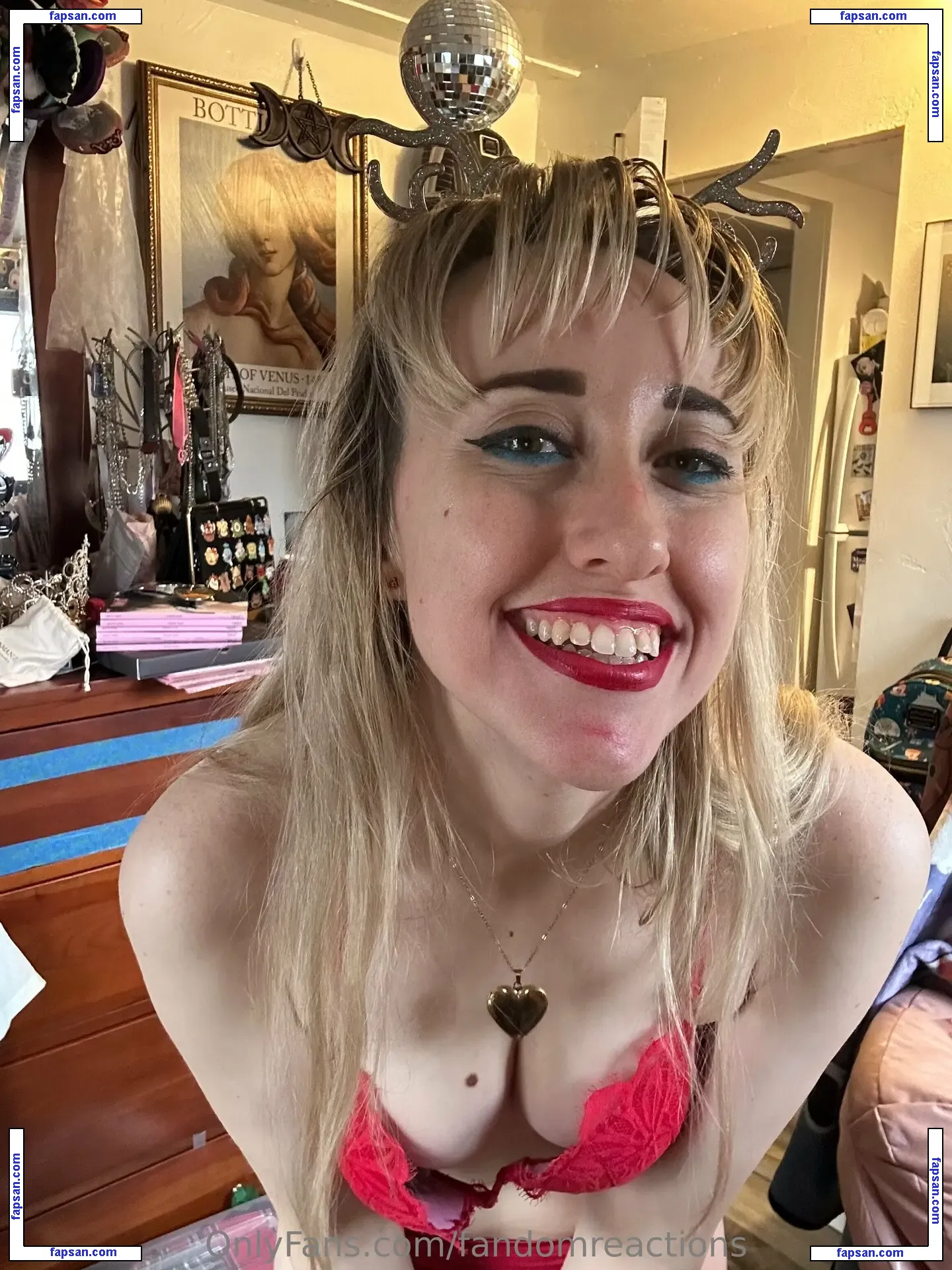 FandomReactions nude photo #0431 from OnlyFans