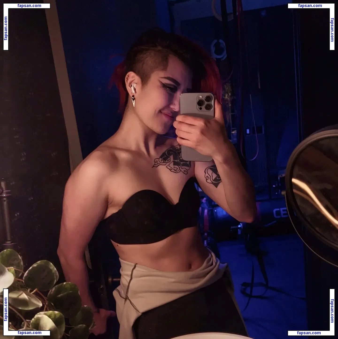 Fareeha голая фото #0020 с Онлифанс