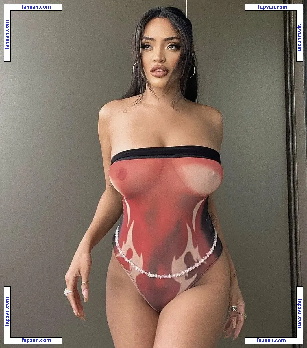 Faustina nude photo #0004 from OnlyFans