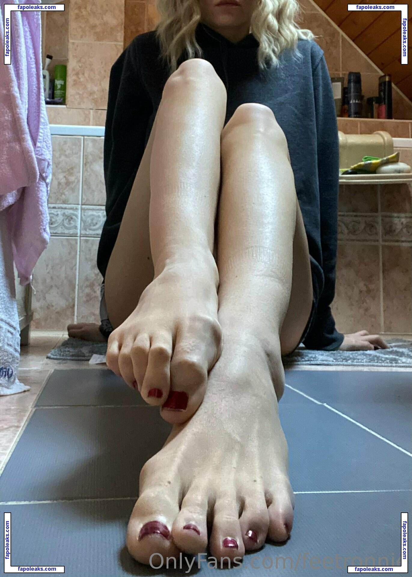 feetronnie / backonmyfeet nude photo #0014 from OnlyFans