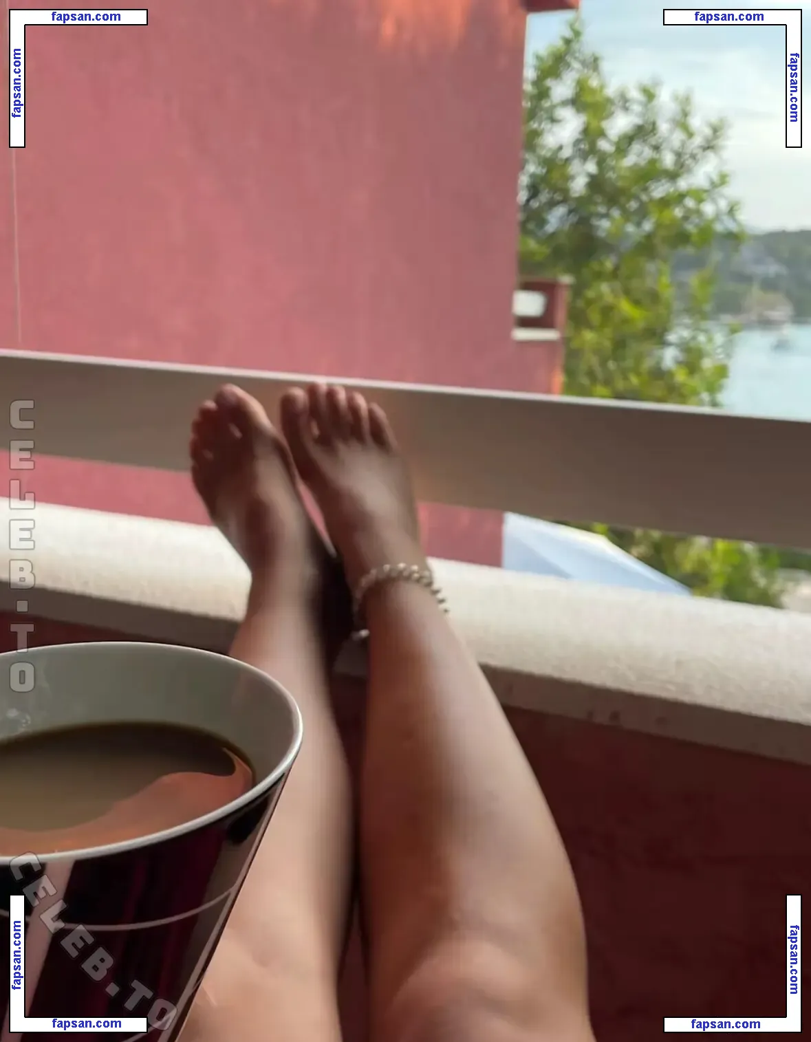 Feets nude photo #0002 from OnlyFans