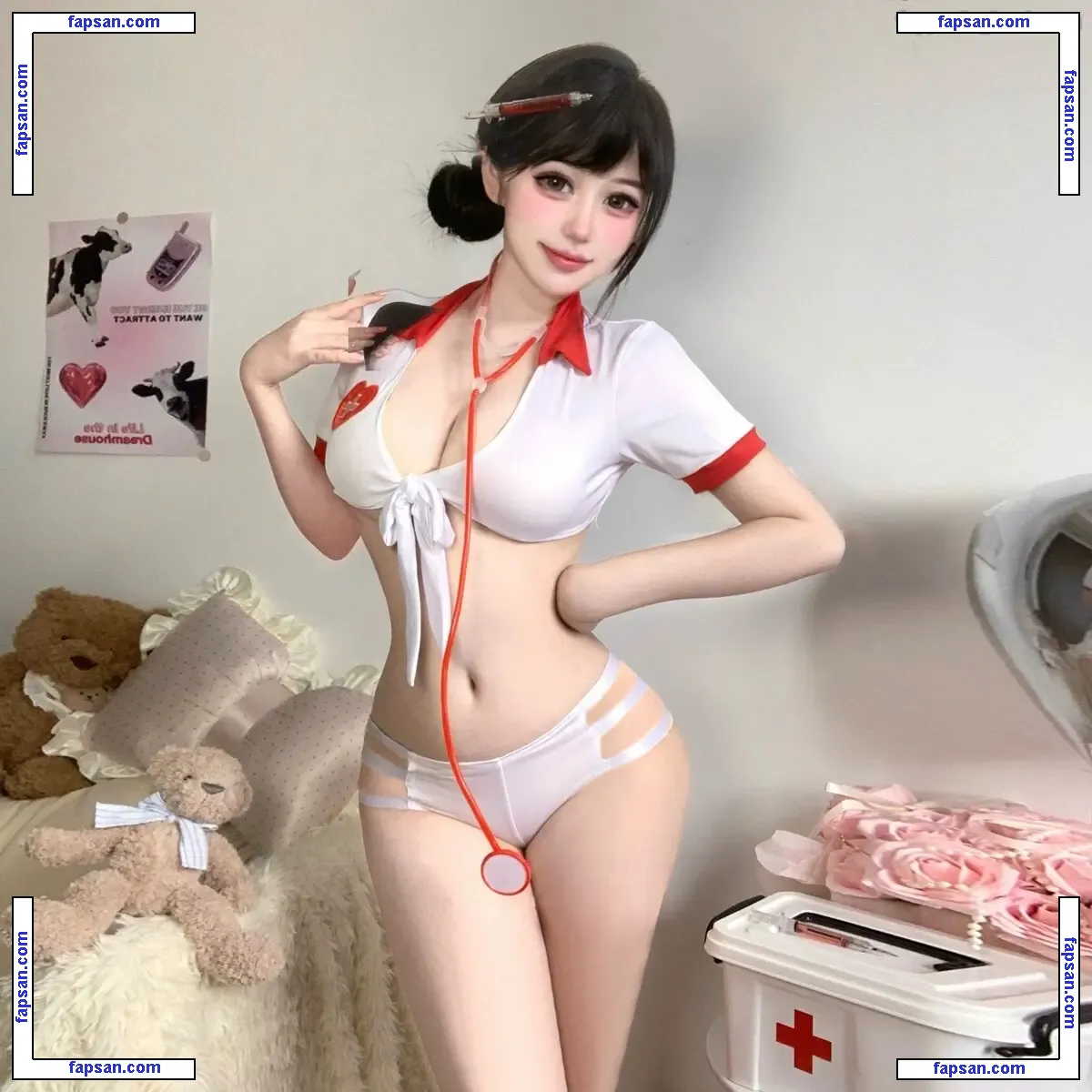 Fennai nude photo #0038 from OnlyFans