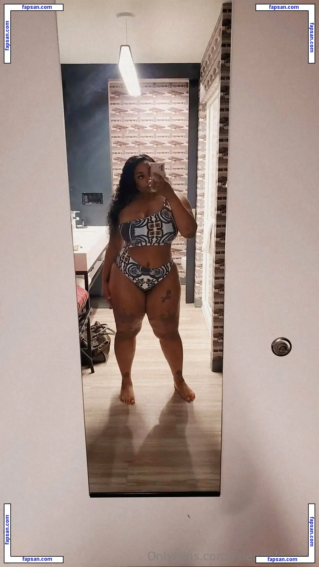 fineapple_diva nude photo #0127 from OnlyFans