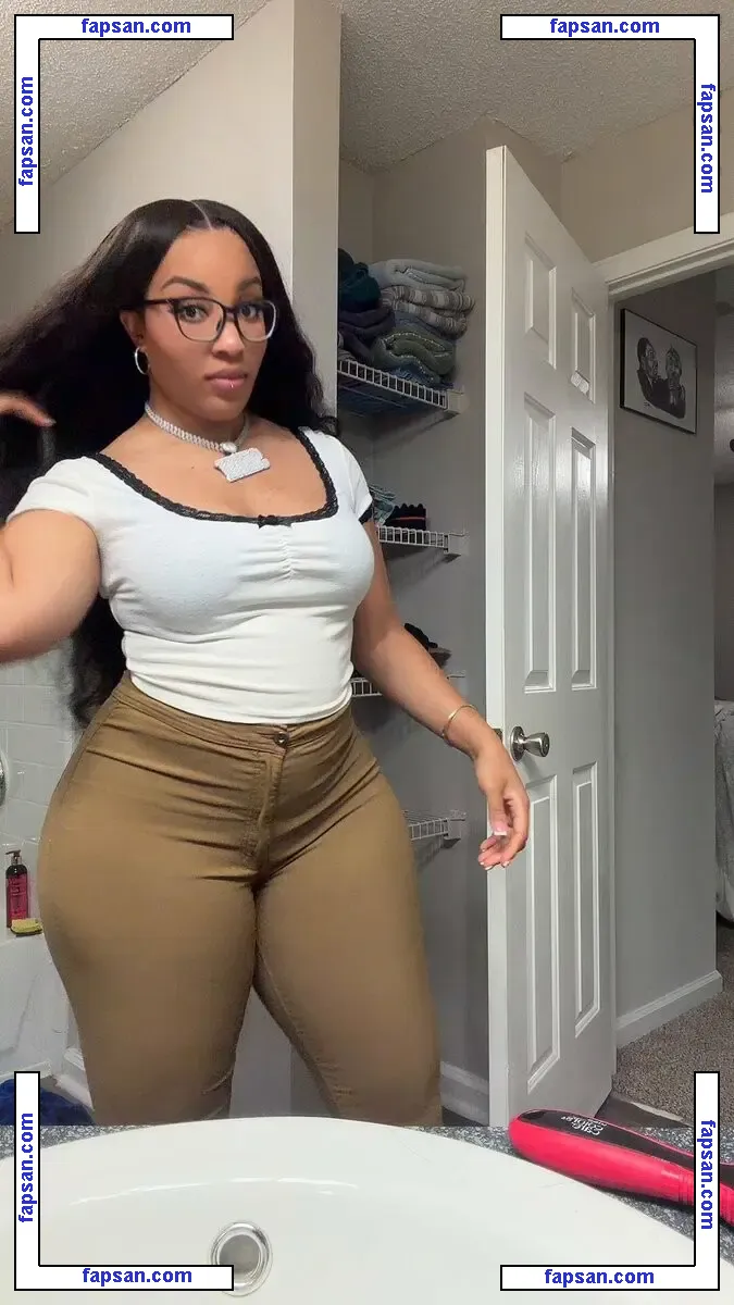 fineshitseni голая фото #0002 с Онлифанс