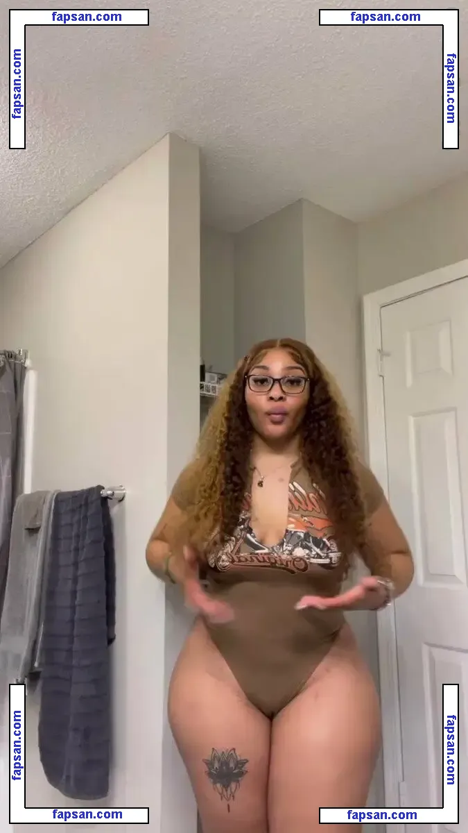 fineshitseni голая фото #0003 с Онлифанс