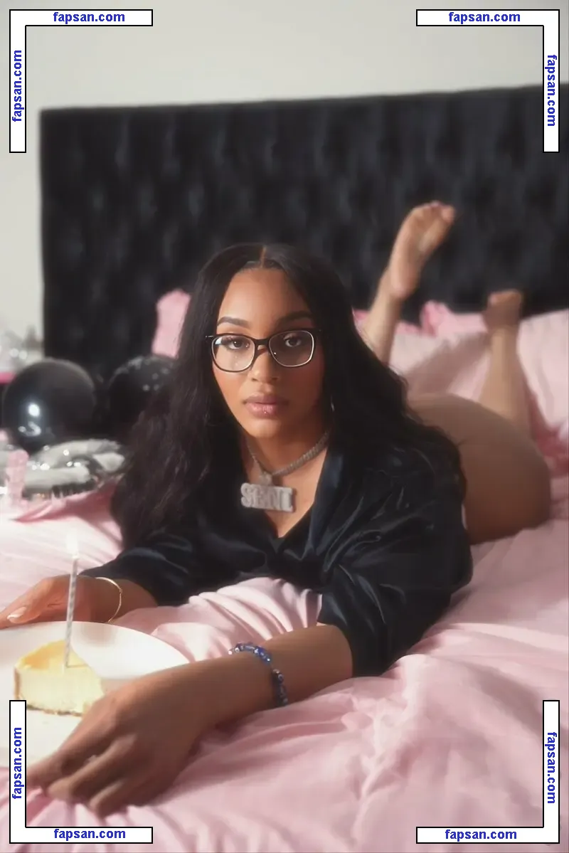 fineshitseni голая фото #0014 с Онлифанс