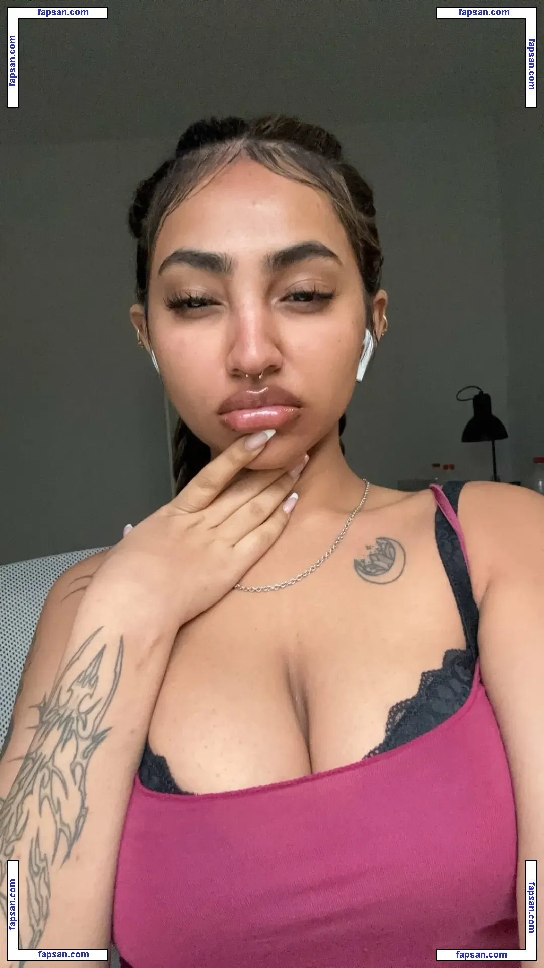 Fionee nude photo #0021 from OnlyFans