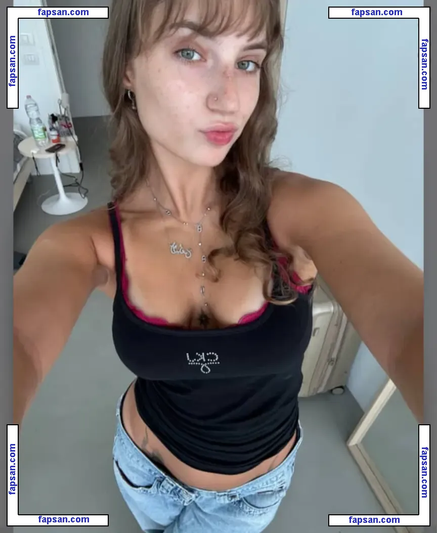 Fitbyalx nude photo #0018 from OnlyFans