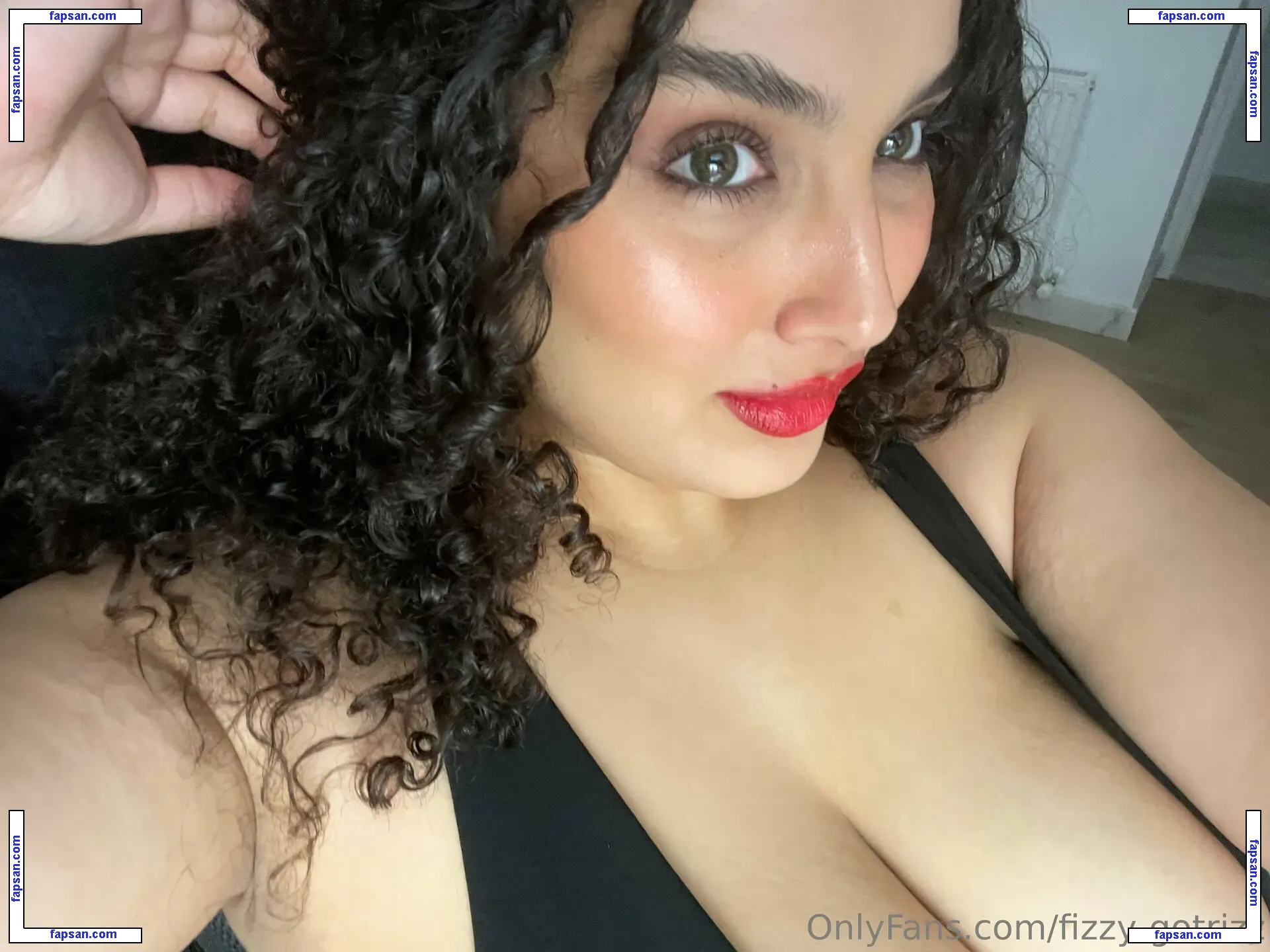 fizzy-gotrizz nude photo #0006 from OnlyFans