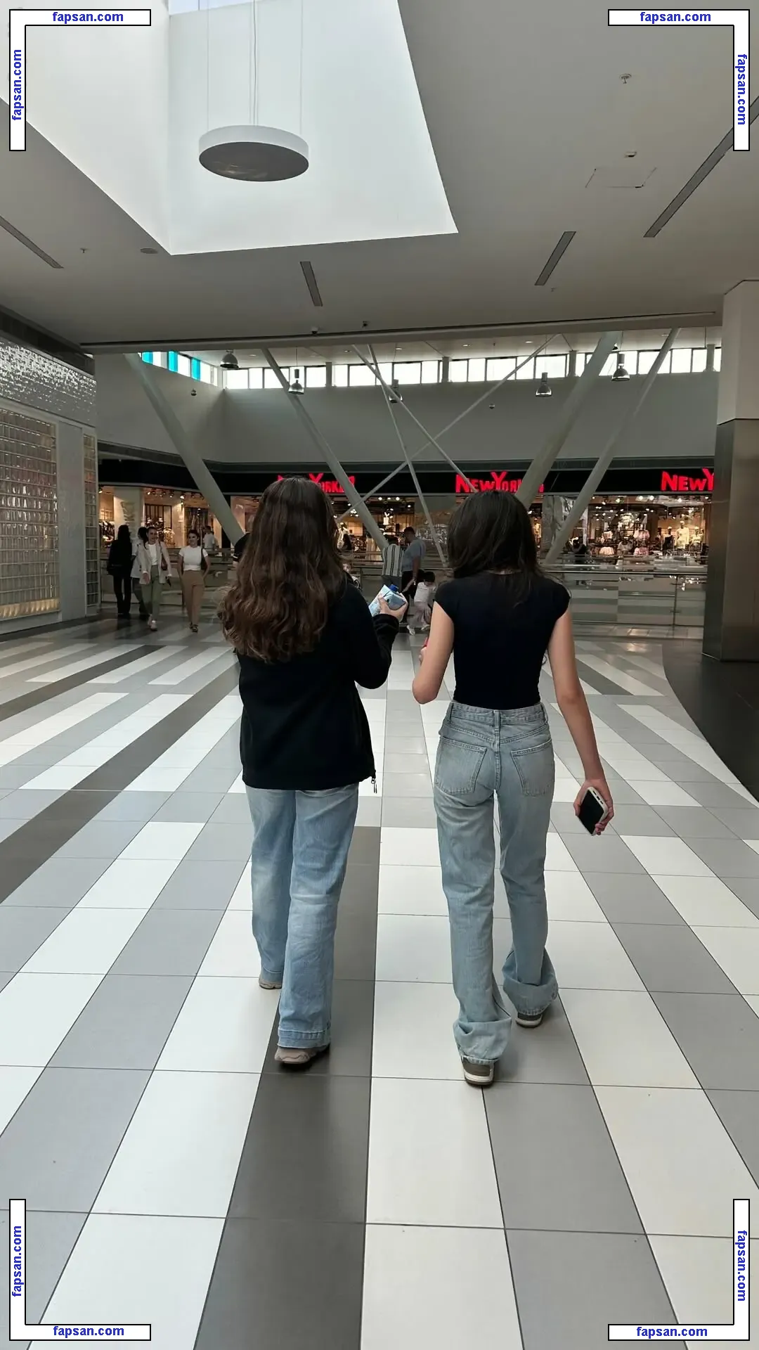 Fladia Topi nude photo #0007 from OnlyFans