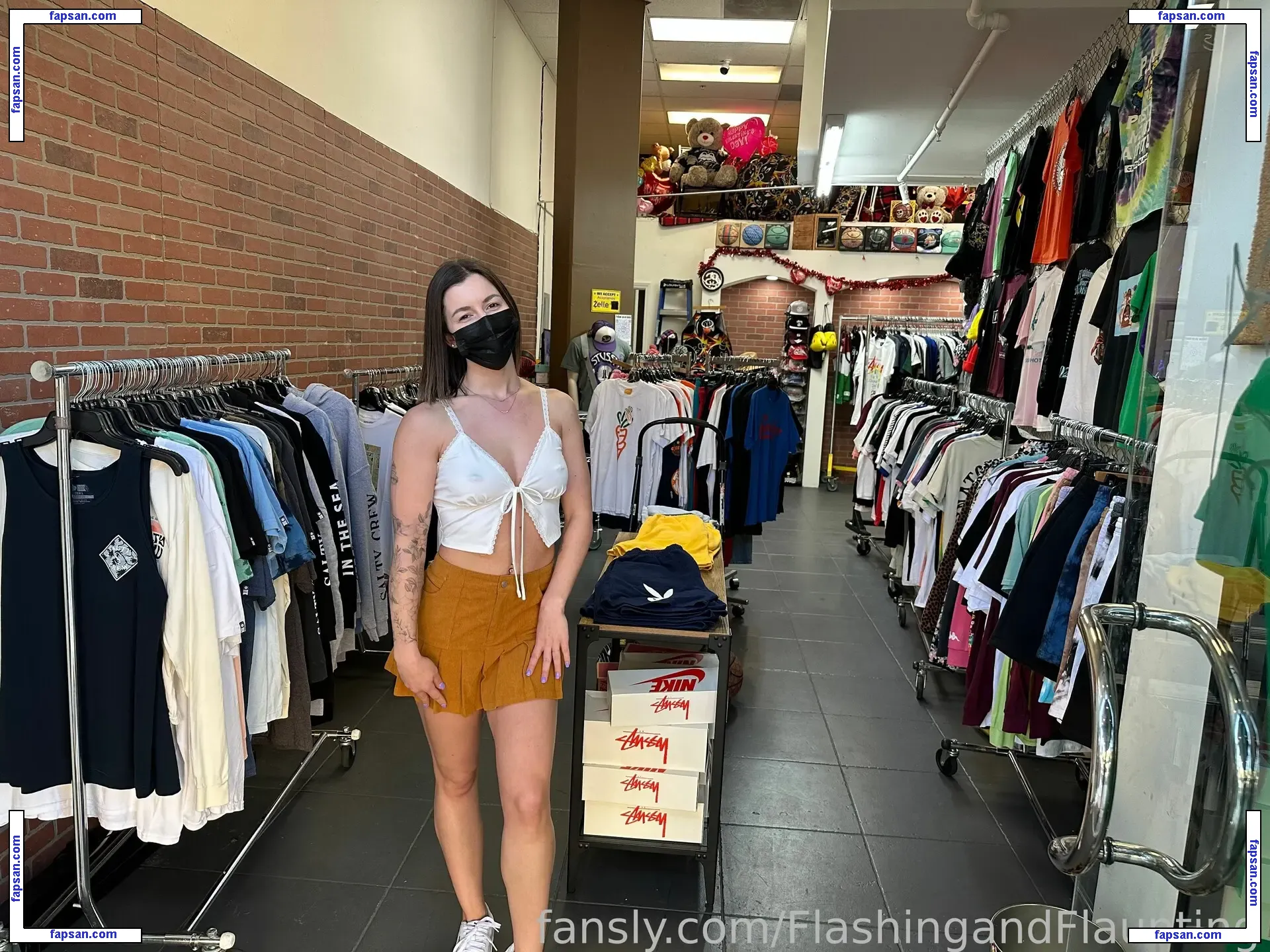 FlashingEmma nude photo #0095 from OnlyFans