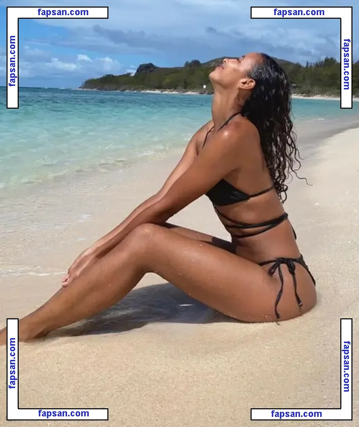 Flora Coquerel голая фото #0020 с Онлифанс