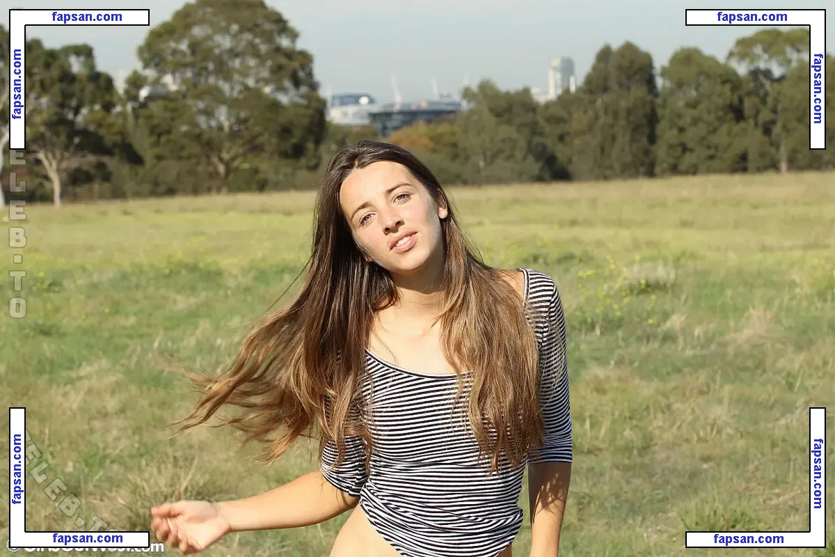 Flora голая фото #0023 с Онлифанс