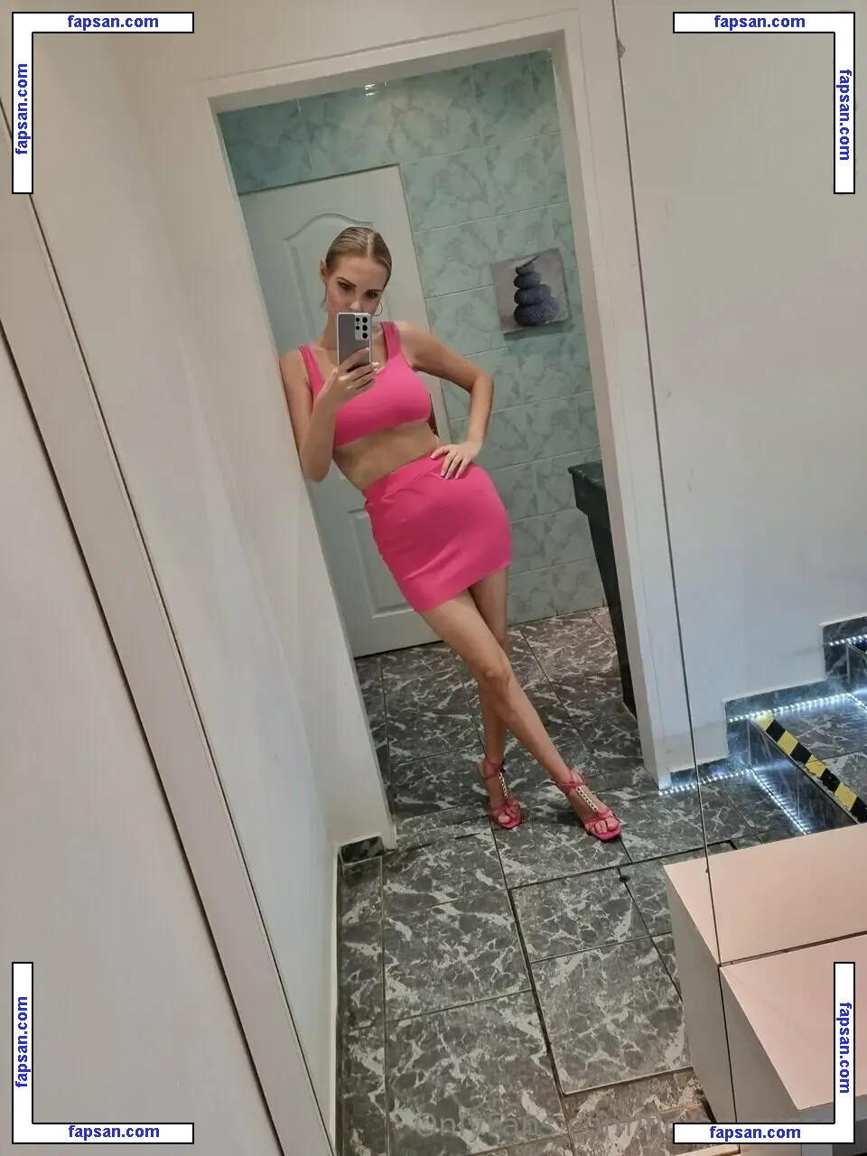 Florane Russell nude photo #0069 from OnlyFans