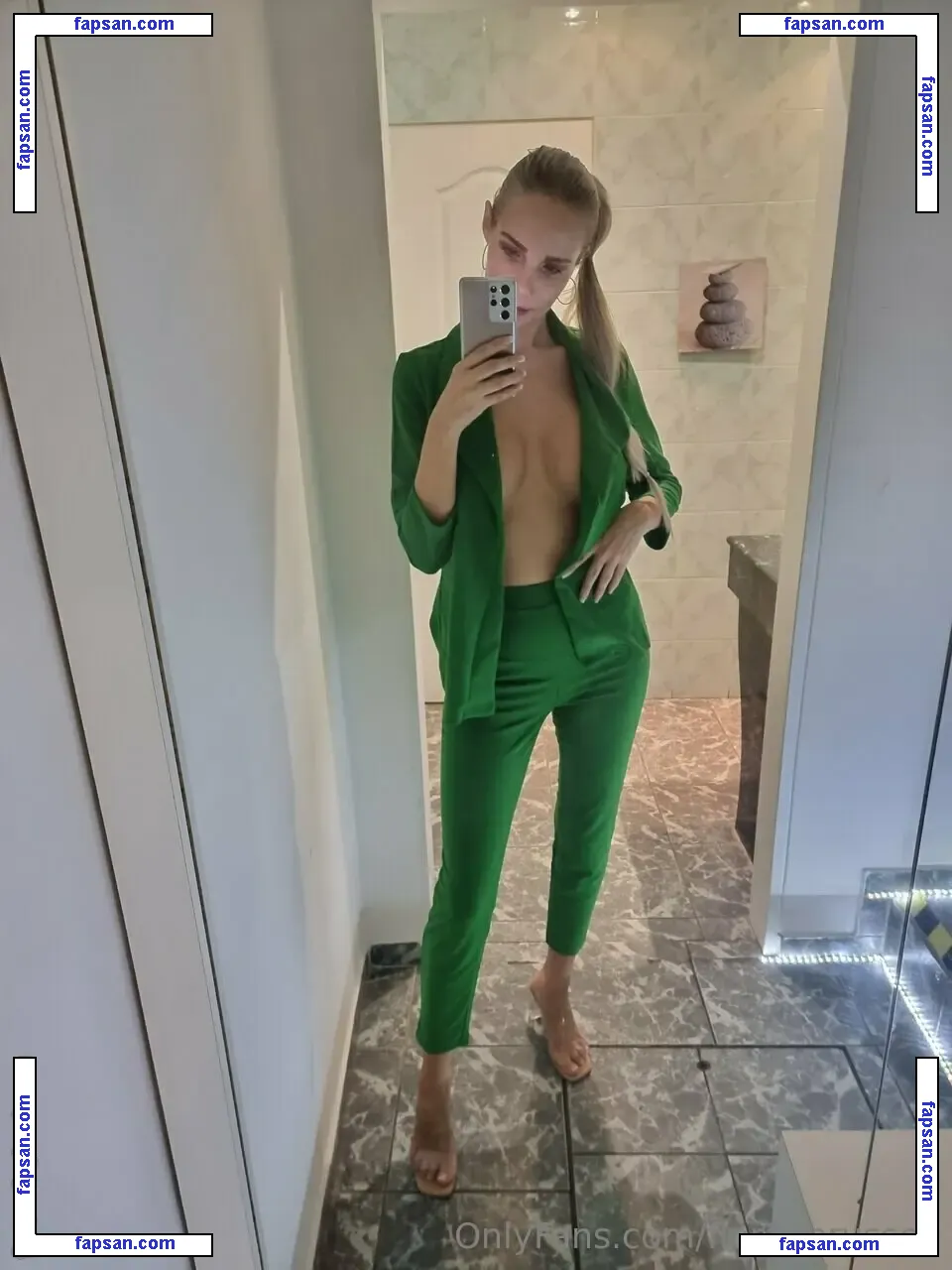 Florane Russell nude photo #0076 from OnlyFans