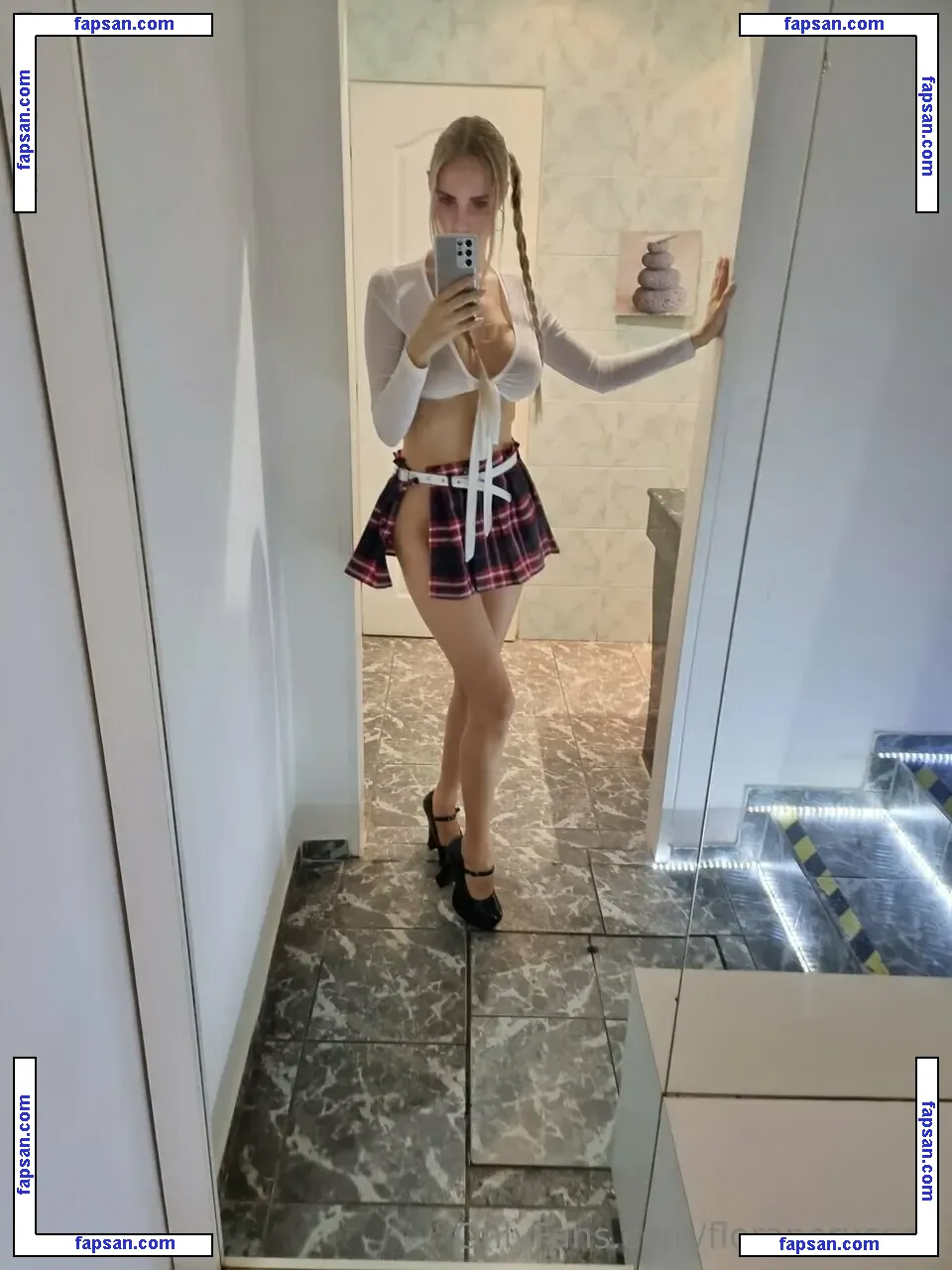 Florane Russell nude photo #0081 from OnlyFans